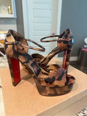 Christian Louboutin Sandaloo in Bengali